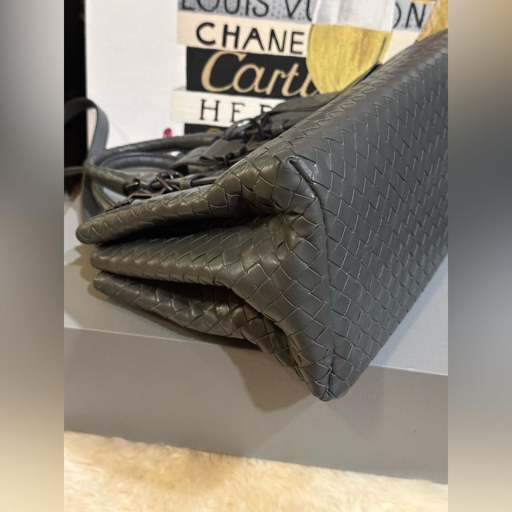 ๐ฅ BOTTEGA VENETA ROMA HANDBAG 2 WAY INTERECCIATO NAPPA LEATHER w/ Dust Bag - Picture 6 of 16